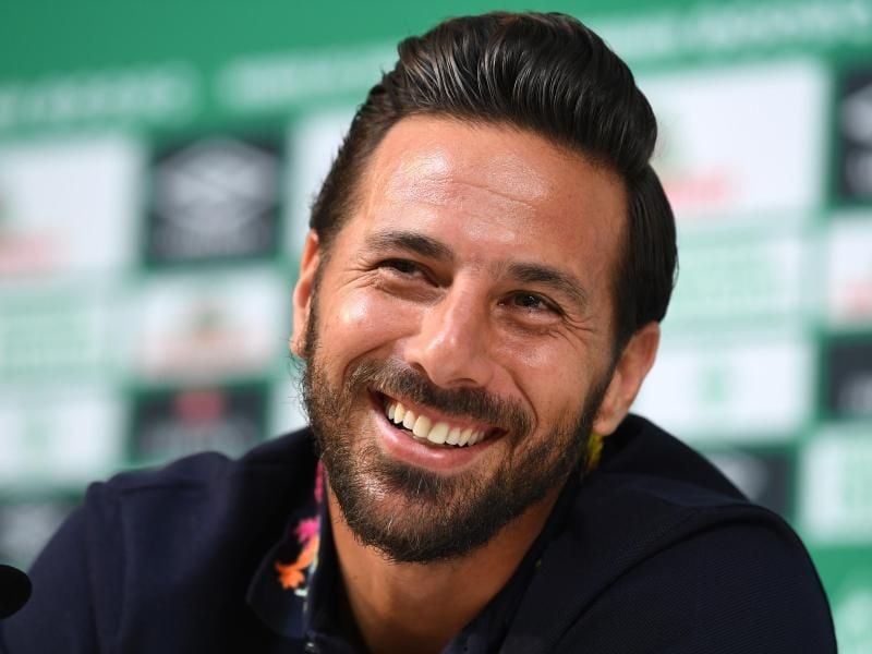 Claudio Pizarro ist ein Pferdeliebhaber. Foto: Carmen Jaspersen/dpa