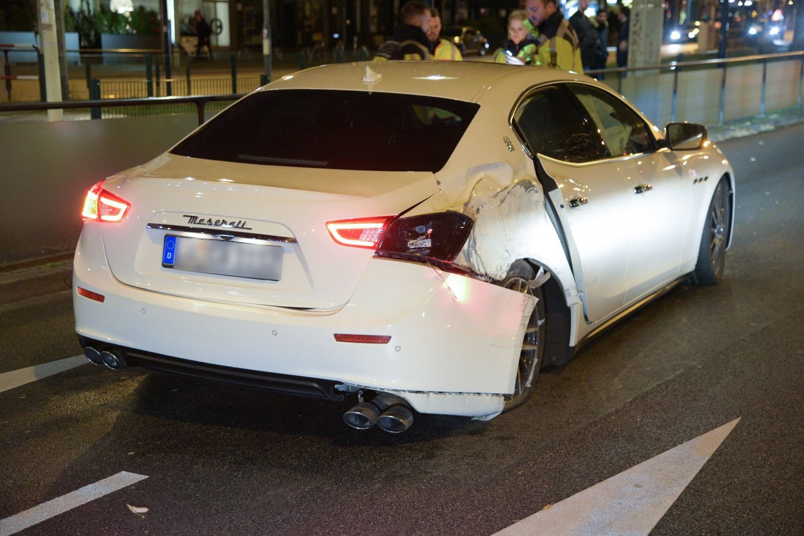 Ein 18-Jähriger hat in Mannheim einen Unfall mit einem Maserati gebaut.