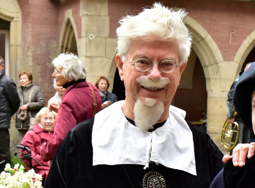 Johannes Kreis als Komponist Heinrich Schütz bei einem Wandelkonzert in Weißenfels.
