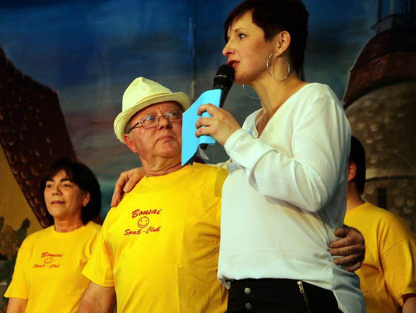 Nach sechs Jahren Heimatabend-Moderation wurde Axel Wisniewski verabschiedet. Das übernahm seine Moderatorenkollegin Daniela Friedrich. Zu erleben war Axel Wisniewski dennoch, mit dem Bonsai-Spaß-Club.