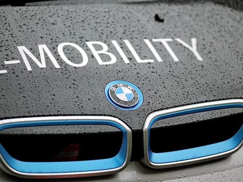 Bisher hat der Münchner Konzern den batteriegetriebenen Kleinwagen i3 mit einer Leichtbau-Karosserie aus Kohlefaser sowie sechs Hybrid-Modelle im Angebot. Foto: Jan Woitas