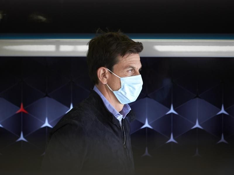 Toto Wolff, Teamchef und Geschäftsführer des Formel-1-Teams Mercedes-AMG Petronas hält sich an die Regeln. Foto: Steve Etherington/Mercedes-Benz Grand Prix Ltd./dpa
