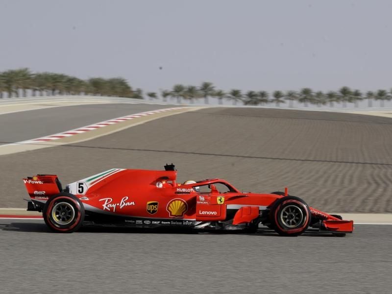 Sebastian Vettel vom Team Ferrari hat sich für den 2. Saisonlauf in Bahrain die Pole Position gesichert. Foto: Luca Bruno/AP