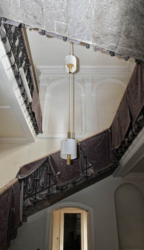 Das Treppenhaus im Schloss Georgium. Vieles ist bereits saniert und neu gebaut worden - doch für die Fertigstellung fehlt noch Geld.