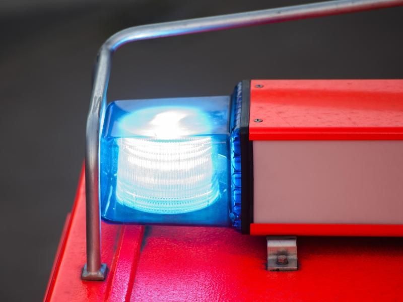 Ein Löschfahrzeug der Feuerwehr. Foto: Daniel Bockwoldt/Archiv