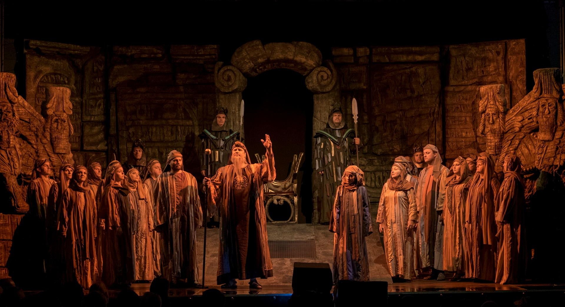 Wer im Gefangenenchor in der Oper „Nabucco" mitsingen will, sollte am Gewinnspiel teilnehmen.