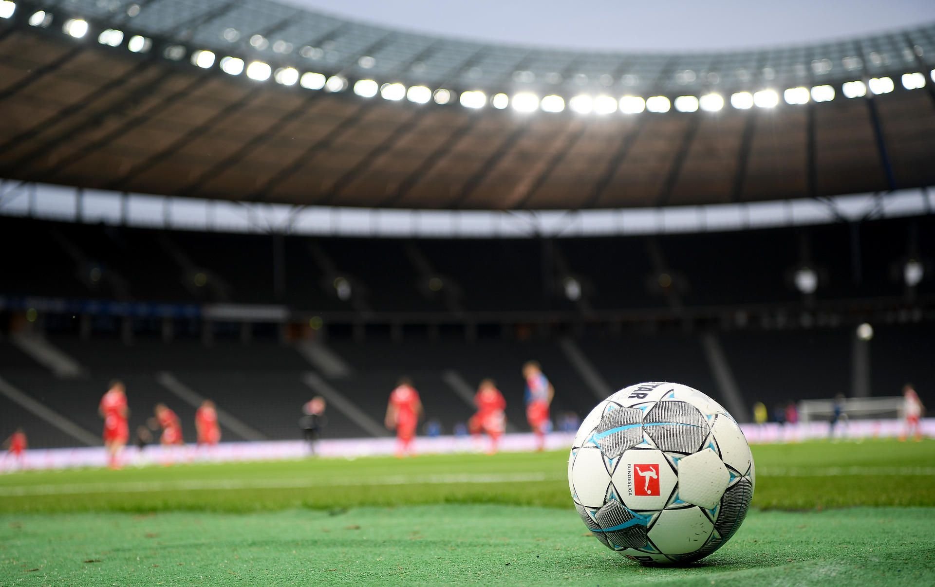 Der Saisonstart wurde vom 21. August um vier Wochen verschoben.