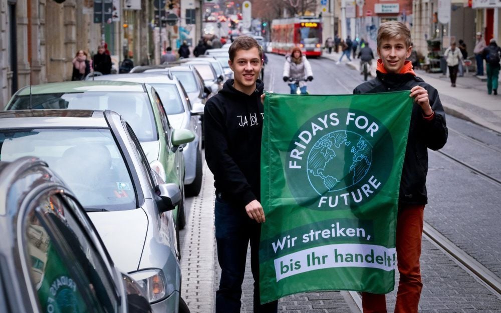 Max-Ferdinand Zeh (rechts) von Fridays for Future