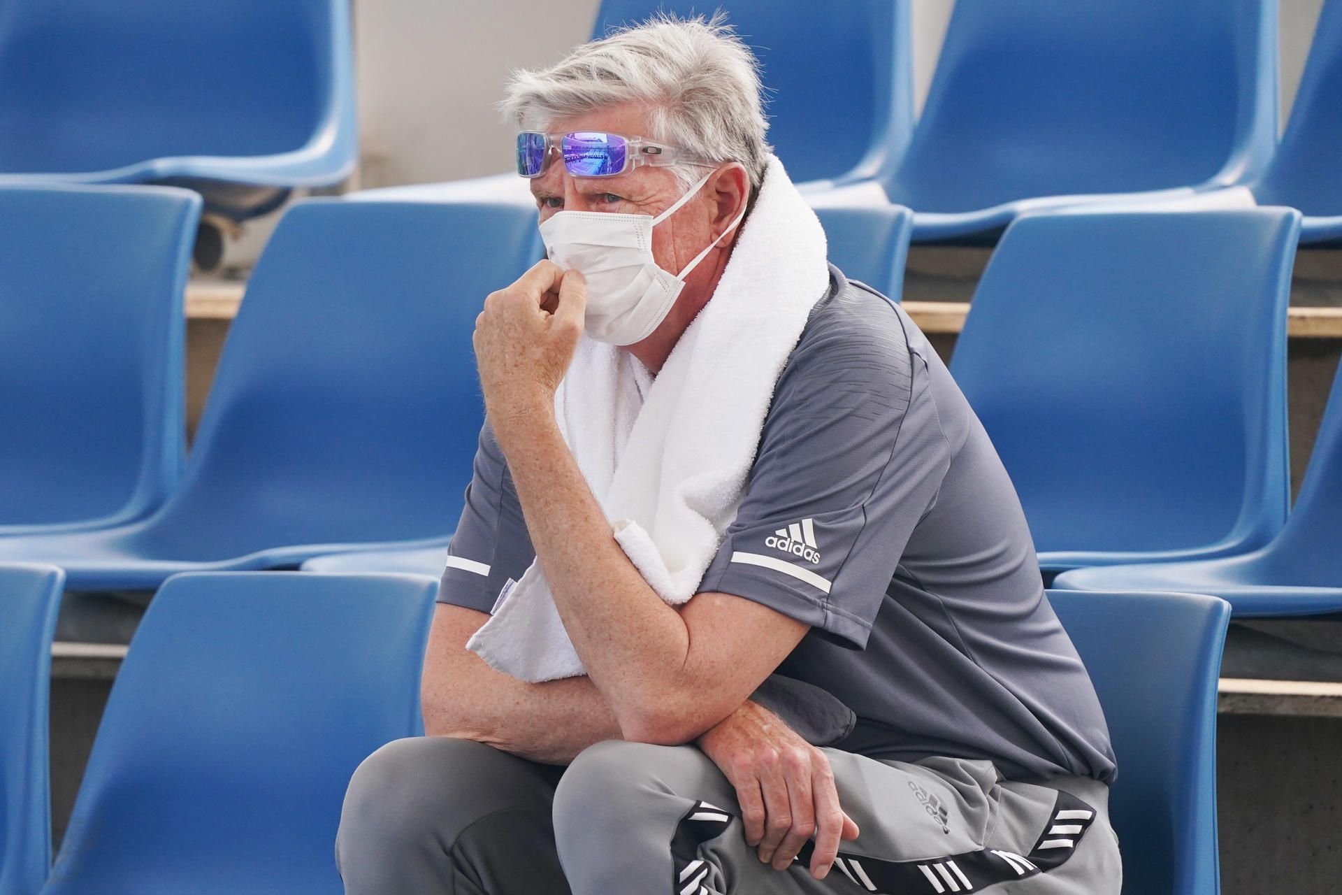 Blick auf die Rauch geschwängerte Skyline der Stadt Melbourne während eines Trainings vor den Australian Open im Melbourne Park.