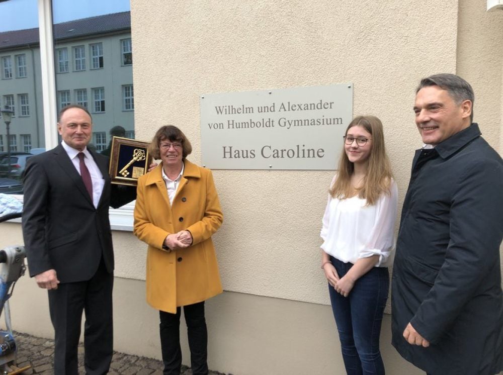 Schulleiter Siebald, Landrätin Klein und Schülersprecherin Faber
