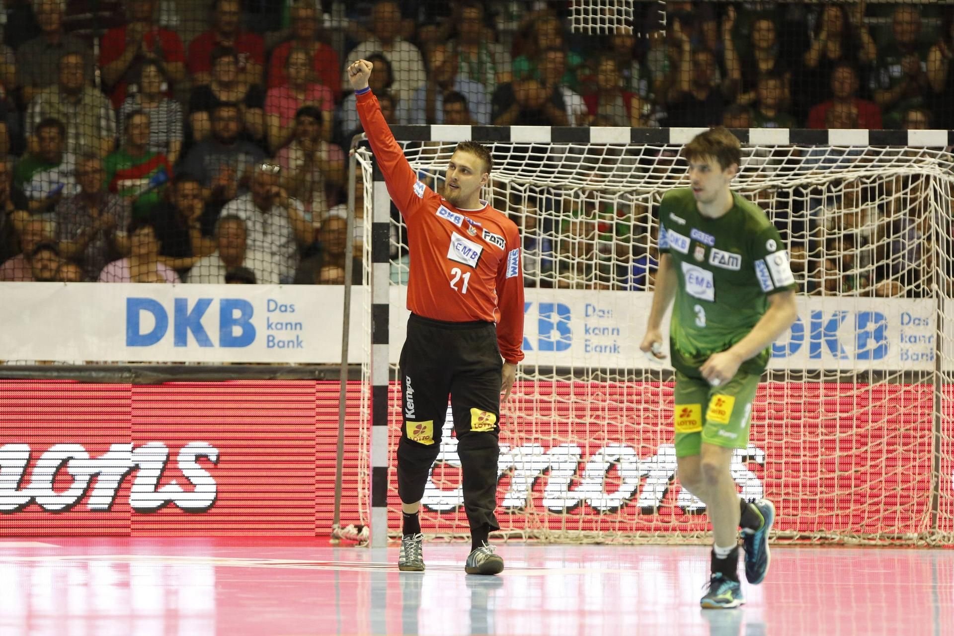 Magdeburgs Keeper Dario Quenstedt jubelt beim Sieg gegen TSV Hannover-Burgdorf.