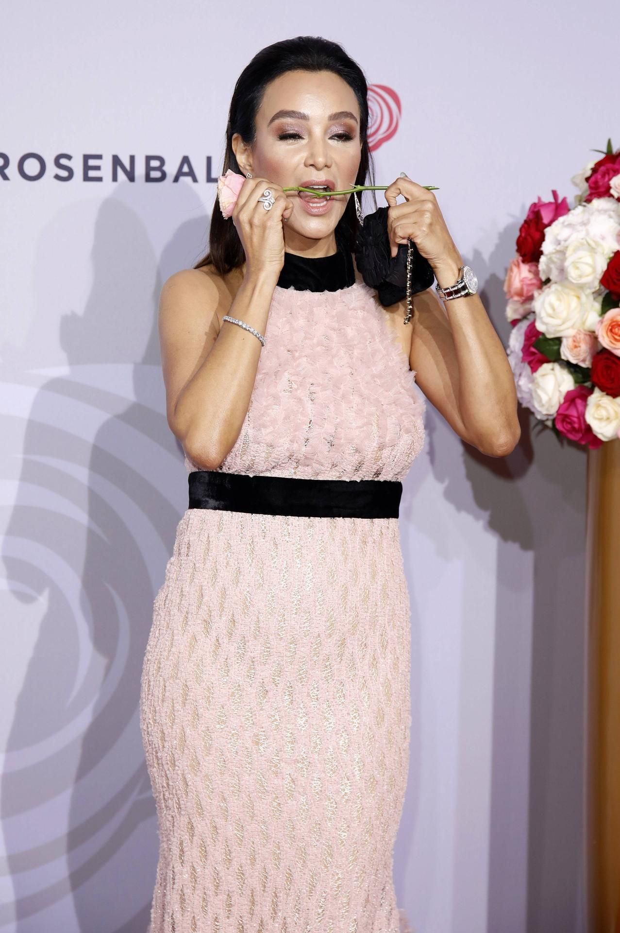 Verona Pooth Verona Pooth Mit 50 oben ohne auf Instagram! Die Pooth polarisiert ihre Fans