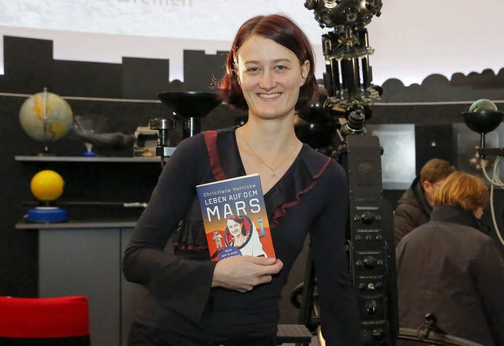 Christiane Heinicke sprach im Planetarium Merseburg über ihr Jahr auf dem „Mars“. Die Zuhörer waren begeistert.