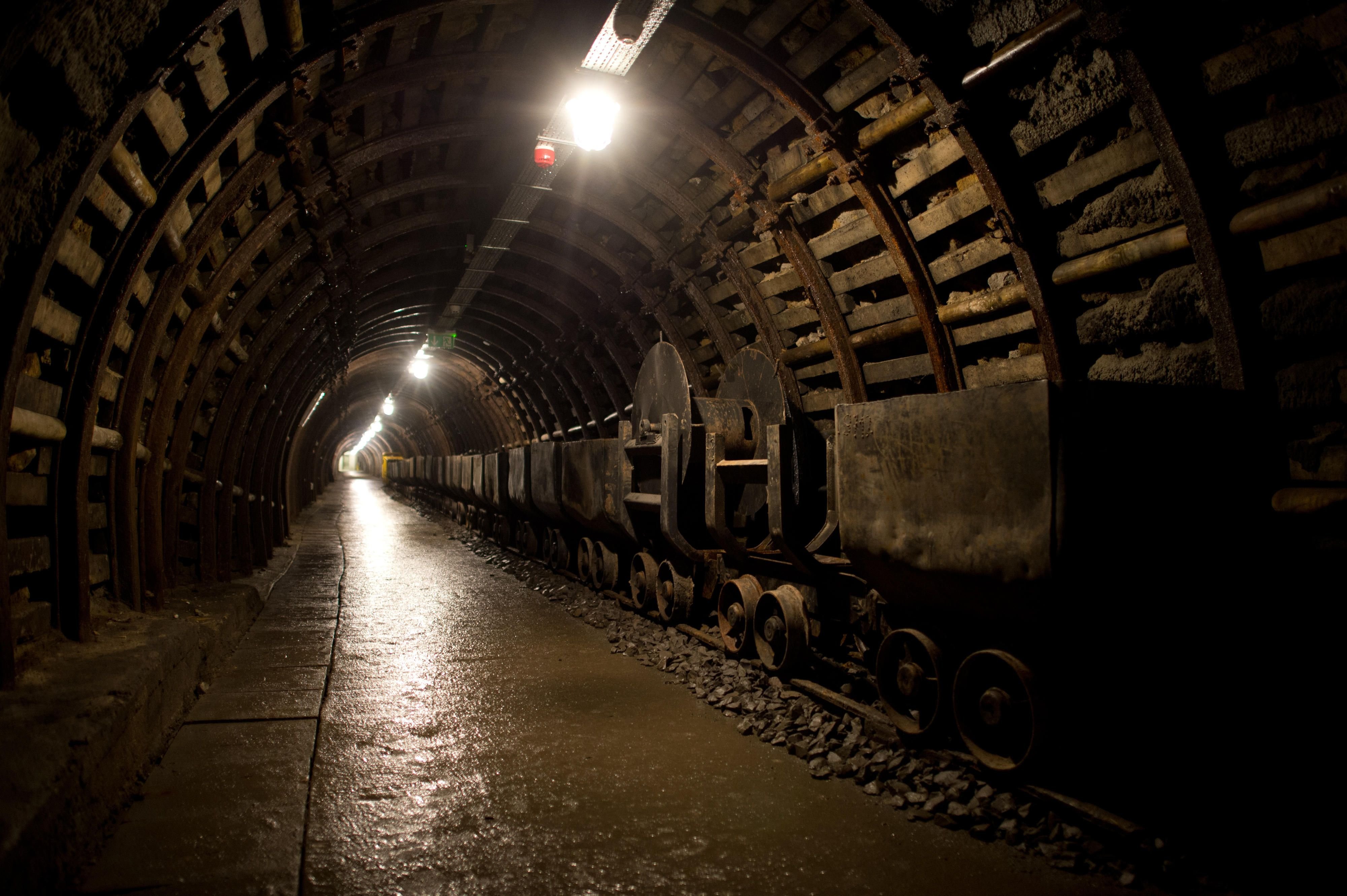 Ein Museumsschacht der ehemaligen Julia/Thorez Zeche (heute Old Mine) im polnischen Waldenburg (Walbrzych), aufgenommen am 03.09.2015. In einem Tunnel soll in der Gegend am Gleiskilometer 65 ein deutscher Panzerzug aus dem Zweiten Weltkrieg verborgen sein.