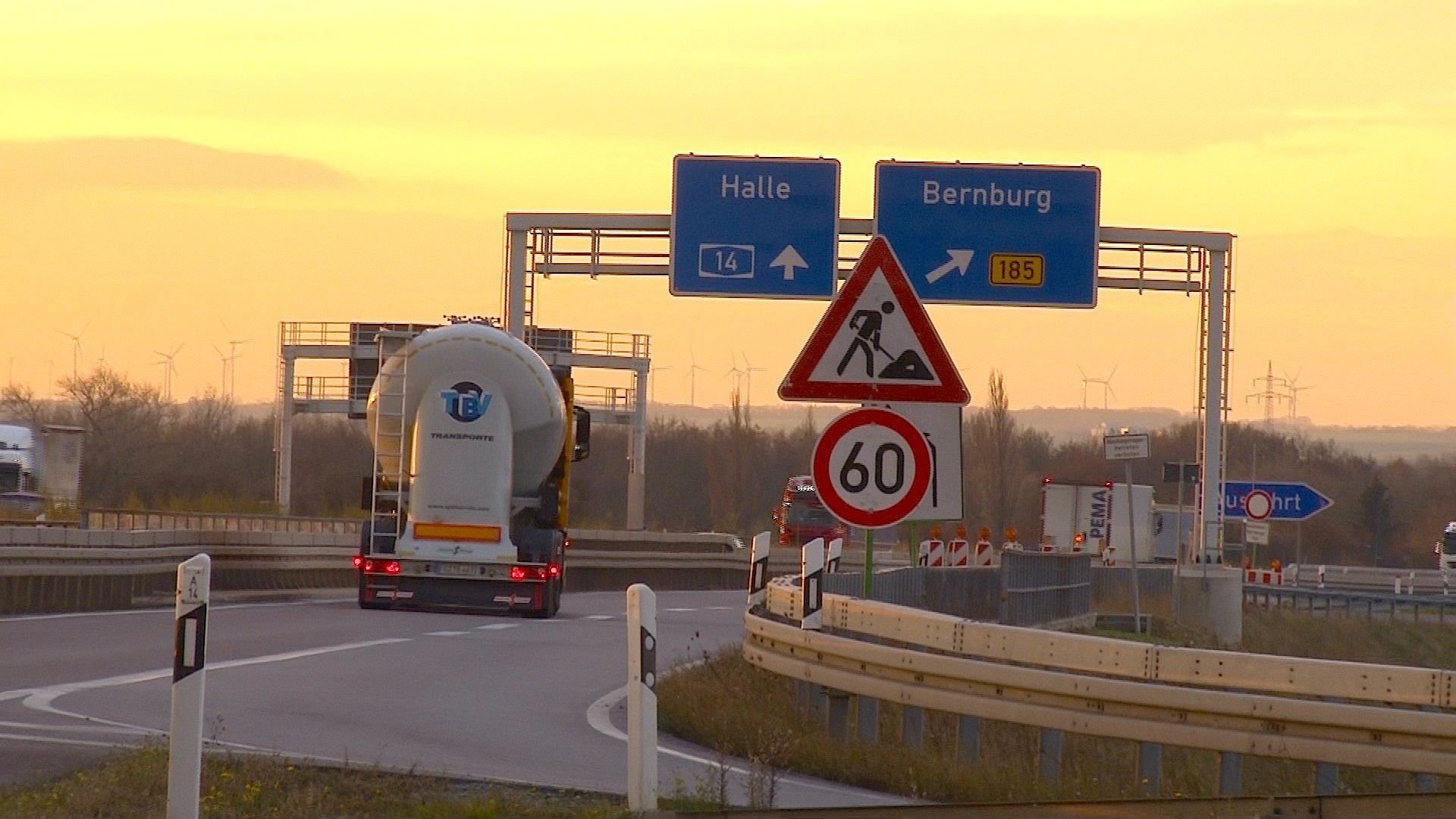 Wer aus Magdeburg kommend die A14 am Kreuz Bernburg verlassen will, muss Umwege in Kauf nehmen.