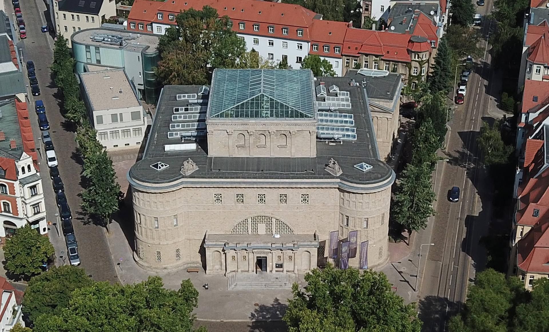 Erster Museumsbau für prähistorische Archäologie in Deutschland: Das Landesmuseum für Vorgeschichte in Halle begeht sein 100-jähriges Bestehen.
