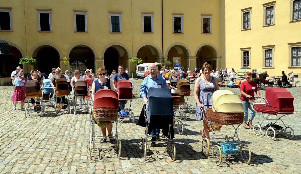 Mehr als 70 Kinderwagen fuhren in Zeitz vor.