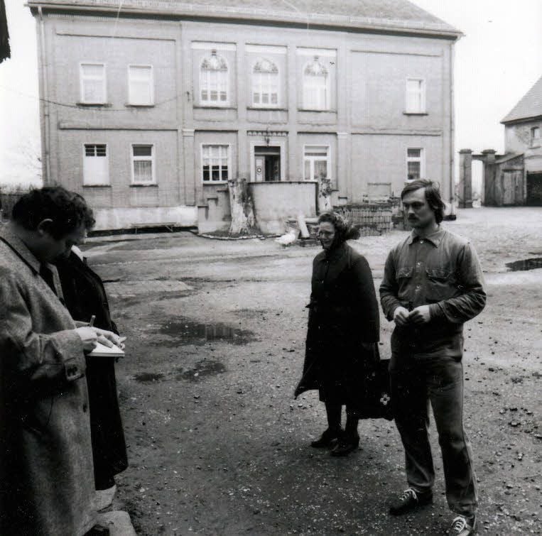 Auf dem Hof des Bauerngutes in Stocksdorf entstand 1983 dieses Foto.