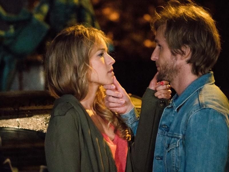 Grégory (Philippe Lacheau) verliebt sich in die attraktive Flo (Élodie Fontan) - damit nimmt das Unheil seinen Lauf. Foto: StudioCanal Filmverleih