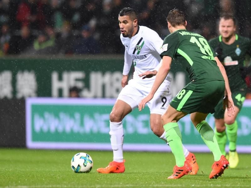 Die Freitagspartie der Bundesliga von Hannover 96 gegen Werder Bremen ist ein Spiel der Gegensätze. Foto: Carmen Jaspersen