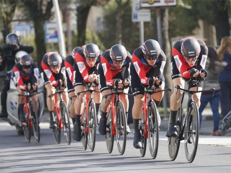 Die BMC-Mannschaft gilt als Mitfavorit beim Teamzeitfahren. Foto: Yuzuru Sunada/BELGA