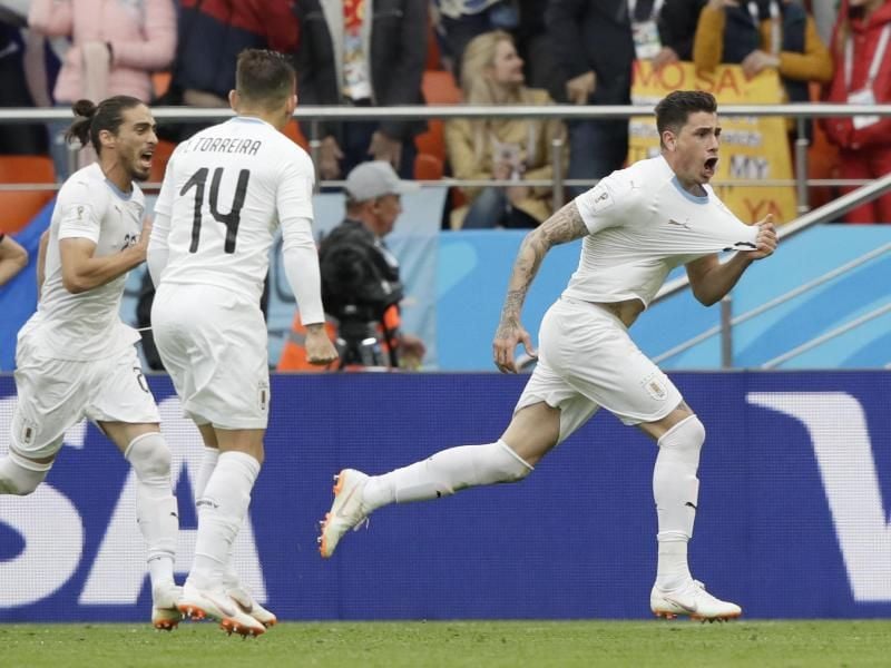 Uruguays José Maria Giménez (r) jubelt nach seinem Tor zum 1:0 gegen Ägypten. Foto: Mark Baker/AP