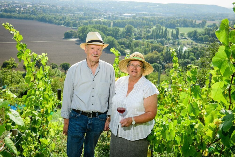 Bei dieser Aussicht... Brünings nennen oberhalb des Blütengrunds eine der schönsten Weinlagen ihr eigen.