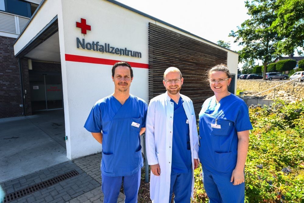 Hartmut Stefanie (Mitte) ist der neue leitende Arzt im Notfallzentrum. Als Oberärzte stehen ihm Stephan Arlt und Ulrike Lindner zur Seite.