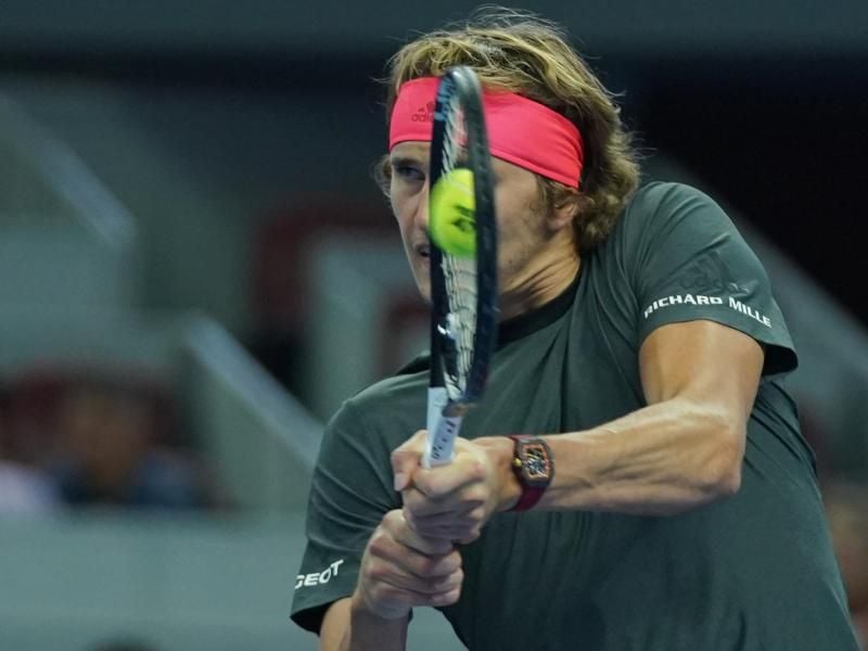 Steht in Peking ebenfalls im Achtelfinale: Alexander Zverev. Foto: Ju Huanzong/XinHua