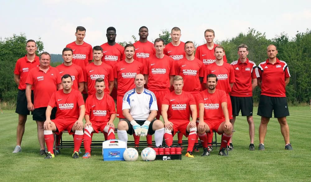 Das Kreisoberliga-Team des Naumburger BC 1920 vor der neuen Saison - hinten, v.l.: Sebastian Pietsch, Moustapha Alassane, Boni Yaou, Patrick Hauer, Carsten Pieper; mittlere Reihe, v. l.: Christian Werner, Betreuer Andreas Villmann, Steve Villmann, Lutz Böhme, Paul Staps, Martin Schoder, Daniel Söll, Tobias Häring, Co-Trainer Maik Lehner, Trainer Matthias Werner; vorn, v.l.: Stefan Gulevicz, Marco Krüger, René Körner, Kai Eckardt, Ralf Kunze. Es fehlen: René Bergmann, Stefan Hager, Thomas Petzold, Patrick Hausmann, Sascha Tietze und Denis Hörnig.