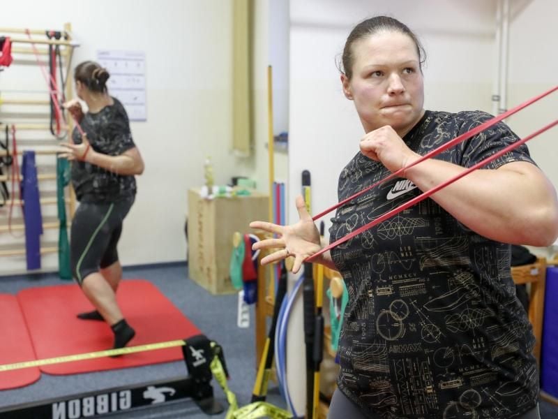 Christina Schwanitz macht sich für ihre Rückkehr in den Profisport fit. Foto: