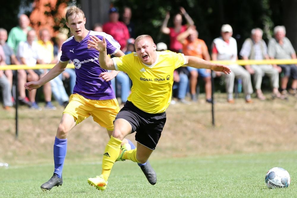 Toni-Raik Böber (rechts) spielt nächste Saison für Rot-Weiß Alsleben.