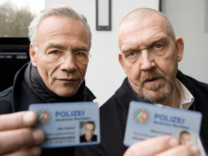 Kommissar Max Ballauf (Klaus J. Behrendt, l) und Freddy Schenk (Dietmar Bär, r) in der „Tatort”-Folge „Durchgedreht”. Foto: Martin Valentin Menke/WDR