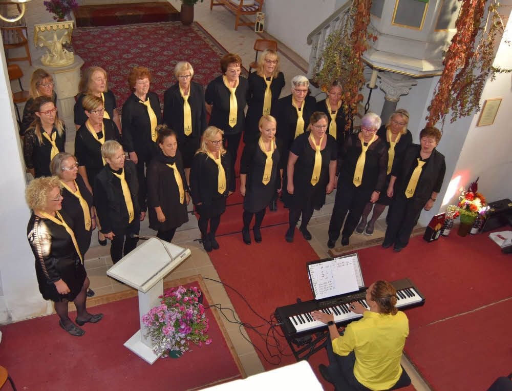 Sind Gäste der Feier zum Jubiläum: Die Sängerinnen des Pop-Chors Naumburg. Das Vokalensemble erfreut mit Gospel-Liedern.