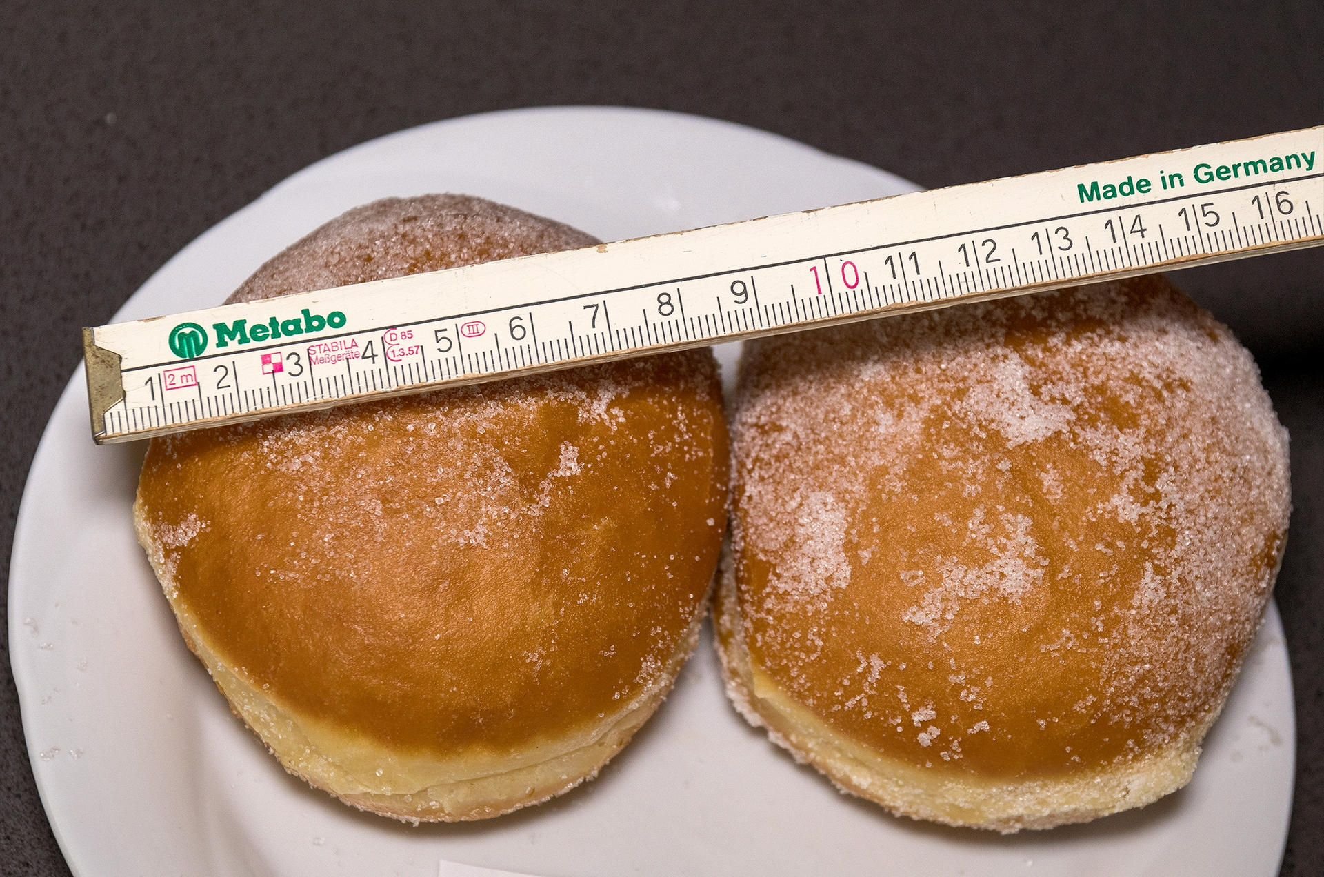 Pfannkuchen werden gemessen