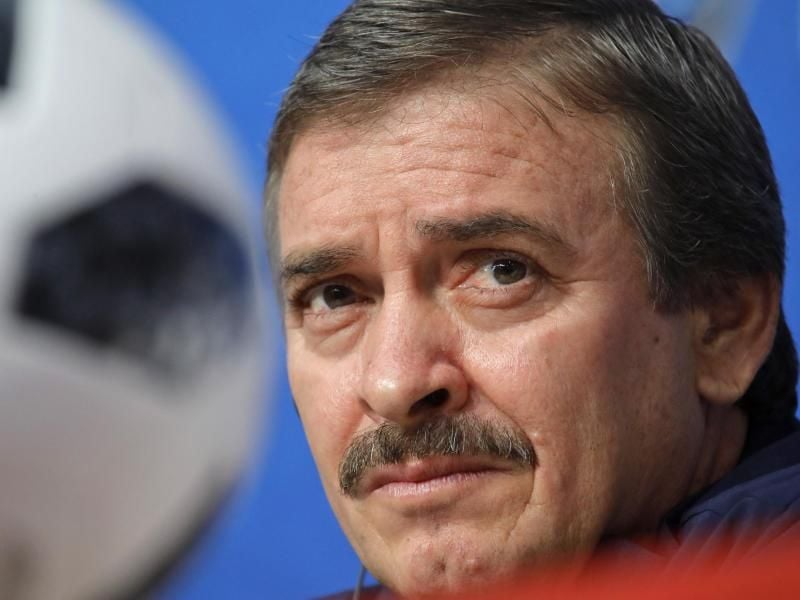 Costa Ricas Trainer Óscar Ramírez kränkt die zum Teil sehr heftige Kritik an seiner Person. Foto: Dmitri Lovetsky/AP