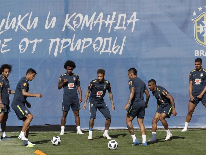 Brasiliens Nationalspieler beim Training in Russland. Foto: Andre Penner/AP