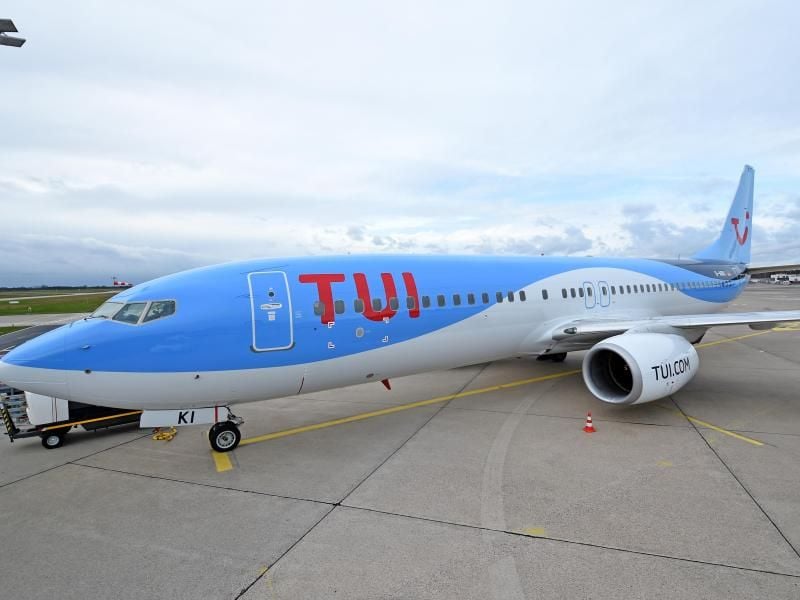 Eine Boeing von Tuifly steht auf dem Vorfeld des Hannover Airport. Der Tourismuskonzern will weitere Flugzeuge ordern. Foto: Holger Hollemann