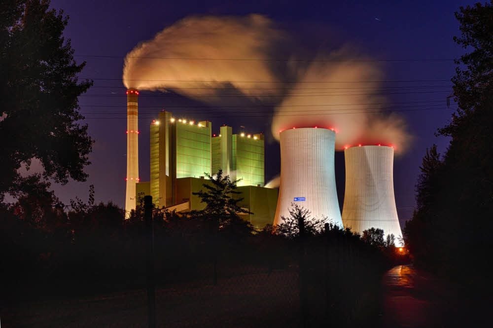 Das Kraftwerk in Schkopau öffnet am Samstag seine Tore für die Besucher. Von 11 bis 17 Uhr können Anlagenteile, darunter die Kohlemühlen, das Kesselhaus und die Leitwarte, besichtigt werden.