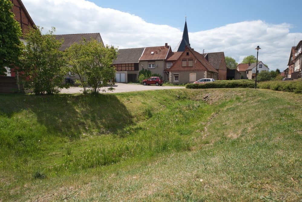 Mitten in Königerode gab es schon mal einen Teich. Hier soll nun wieder ein Löschwasserreservoir angelegt werden.