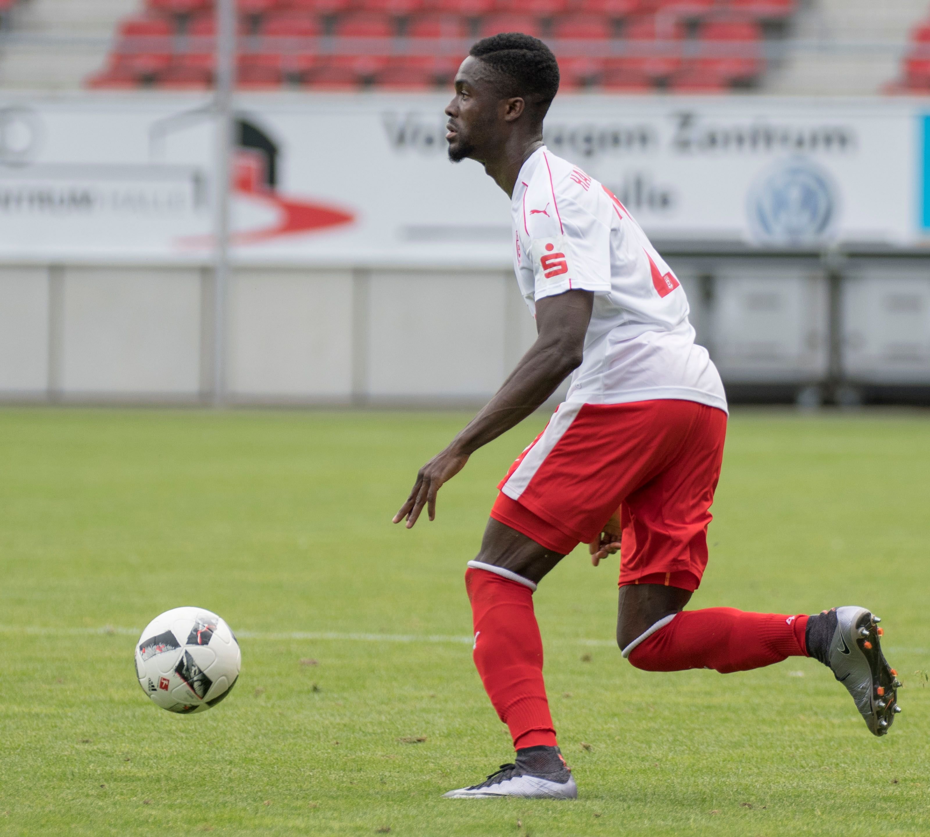 Davidson Eden lief als Testspieler im Testspiel des HFC gegen Hannover 96. Eden machte seine Sache nicht schlecht, konnte der Abwehr bei drei Gegentreffern aber auch keine Stabilität verleihen.