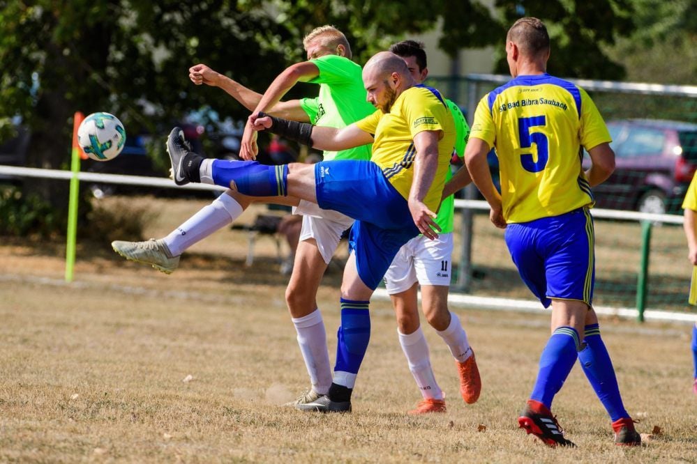 Andreas Götze (hier beim Schuss) leitet zusammen mit Keeper Thomas Kuhn die Abteilung Fußball und ist zudem für die Mannschaftskasse verantwortlich.