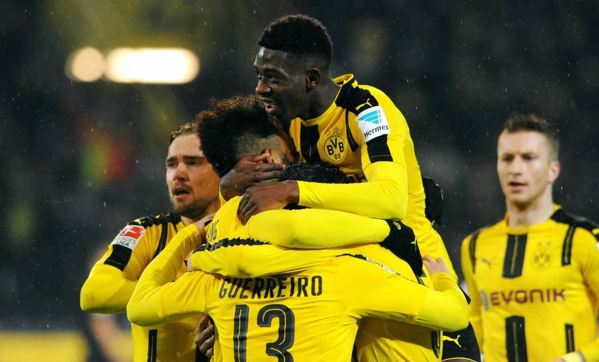 Kollektiver BVB-Jubel nach Aubameyangs Treffer zum 1:0 gegen RB Leipzig.