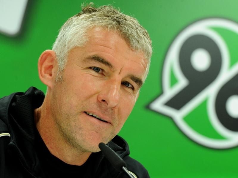 Zurück an die alte Arbeitsstätte: Mirko Slomka wird wieder Trainer von Hannover 96. Foto: Julian Stratenschulte