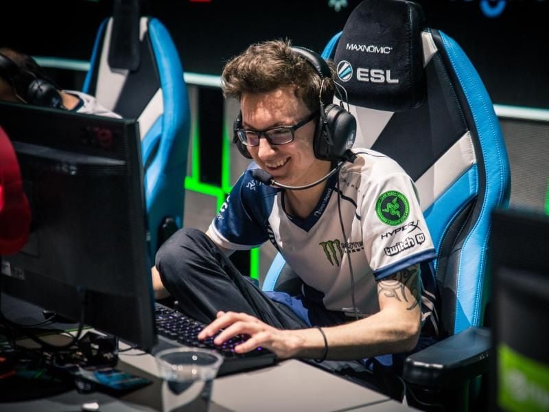 Nigma-Spieler Amer „Miracle-” Al-Barkawi, damals mit seinen Teamkameraden noch bei Team Liquid, während der ESL One Hamburg 2017. (Archivbild). Foto: Adela Sznajder/ESL/dpa