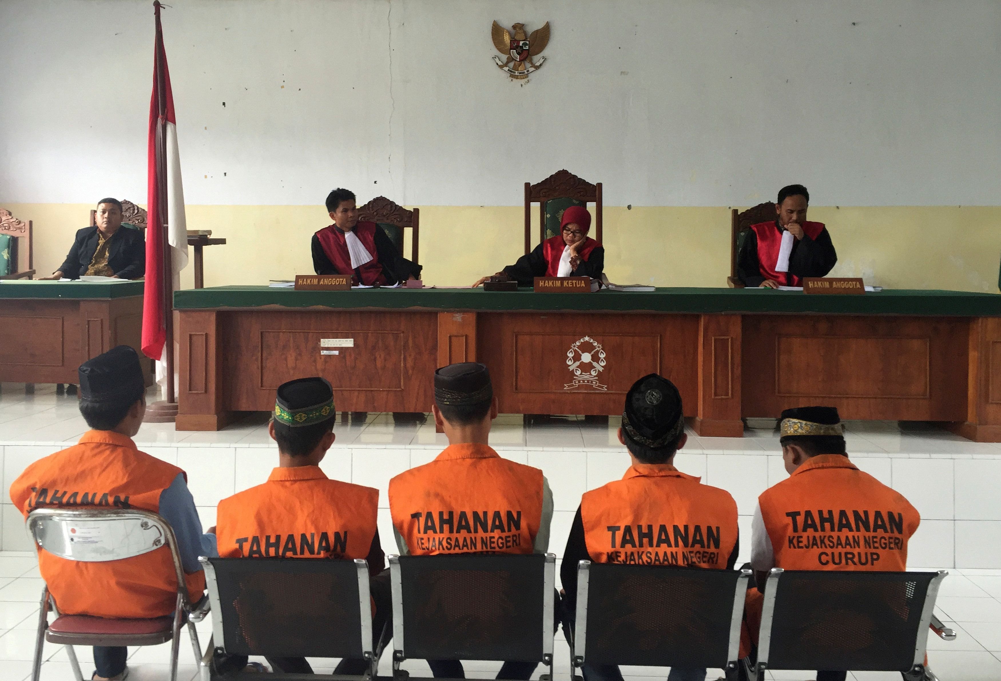 Eine Gruppe von Männern hat auf der Insel Sumatra ein 14-jähriges Mädchen vergewaltigt und getötet. Der Rädelsführer wurde zum Tode verurteilt.