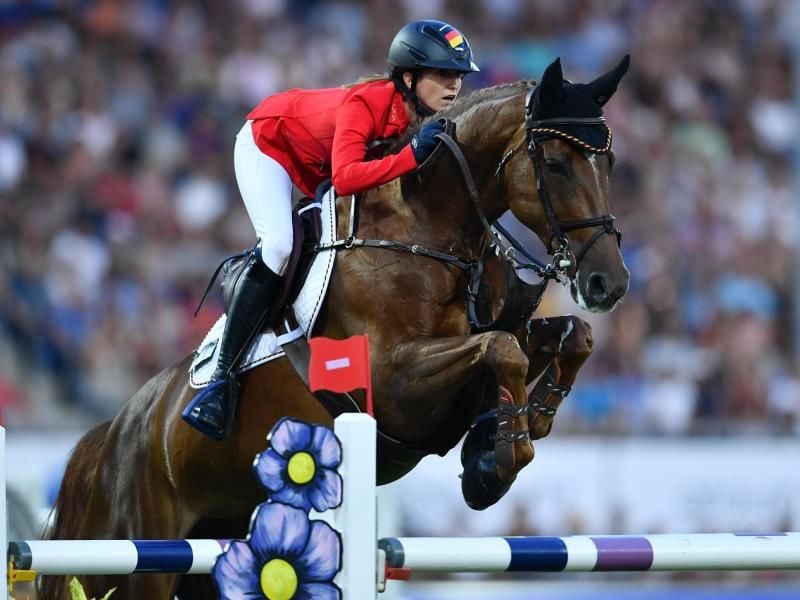 Musste zum Auftakt des Nations Cups einige Strafpunkte hinnehmen: Simone Blum auf Alice. Foto: Uwe Anspach