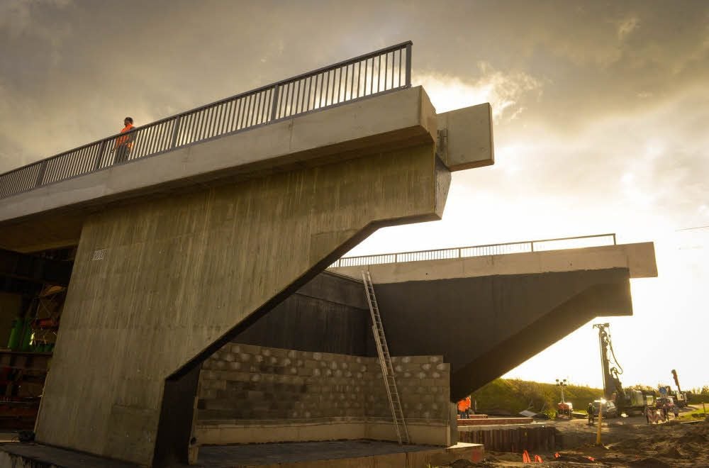 Widerlager und Flügel der neuen Brücke.