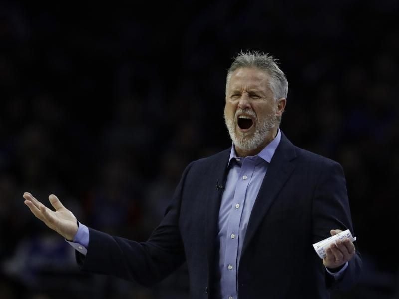 Brett Brown zeigt Emotionen nach einen Foul an einem seiner Spieler. Foto: Matt Slocum/AP/dpa/Archivbild