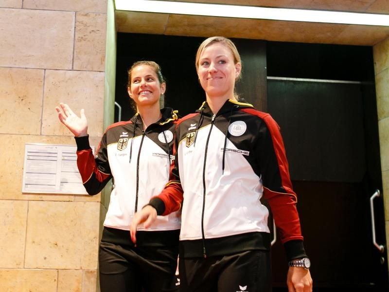 Julia Görges (l) und Angelique Kerber wollen ins Fed-Cup-Finale. Foto: Frank Molter